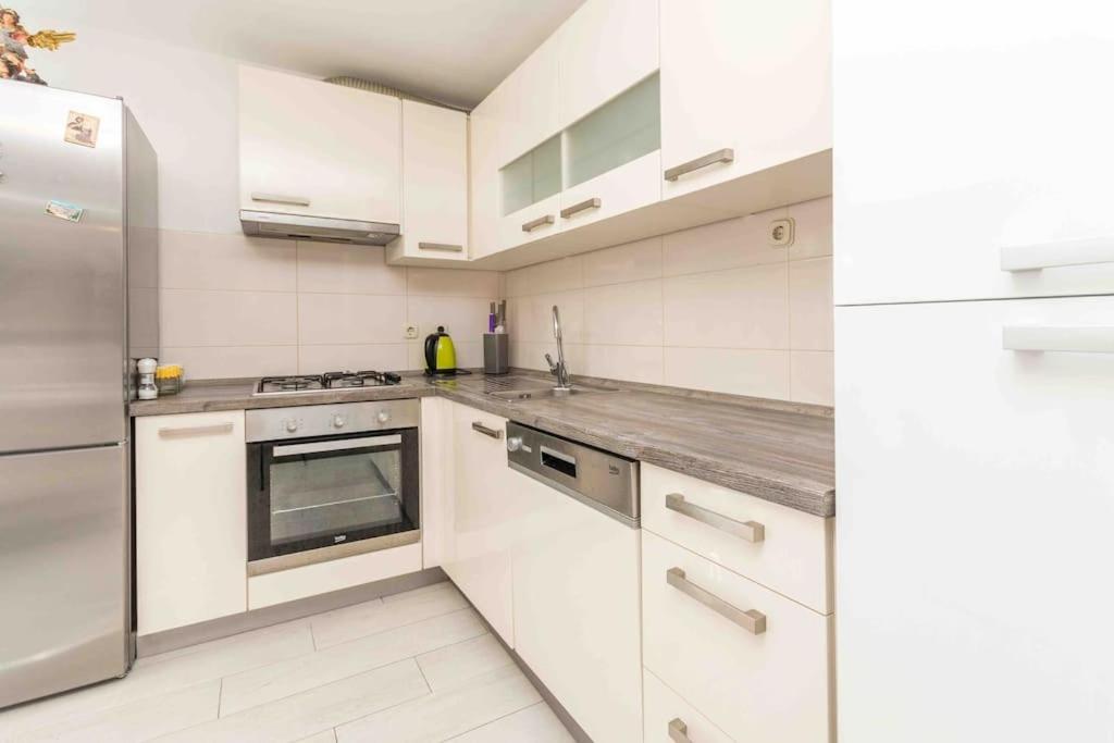 Agape Apartments บีโอกราดนาโมรู ภายนอก รูปภาพ